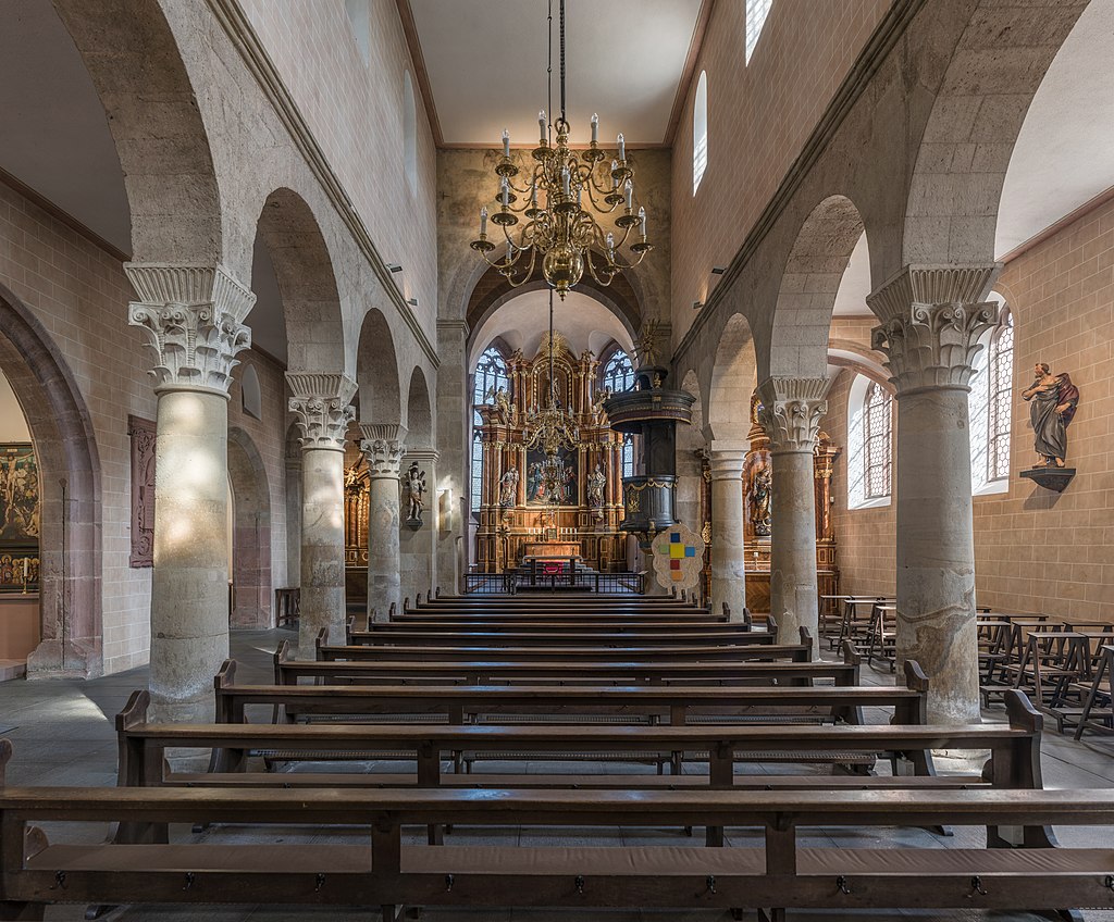 Justinuskirche Höchst, Ansicht des Mittelschiffs