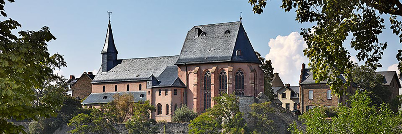 Außenansicht der Justinuskirche Höchst