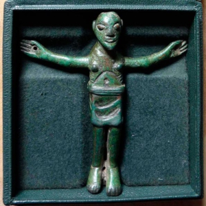 Ottonisches Bronzekruzifix, vermutlich aus dem Besitz des Antoniterklosters Rossdorf (Höchst)