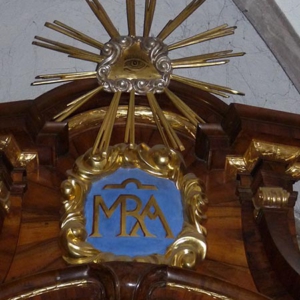Barocker südlicher Seitenaltar (Maria Königin)