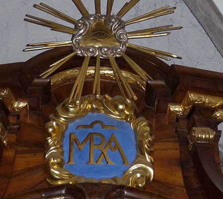 Barocker südlicher Seitenaltar (Maria Königin)